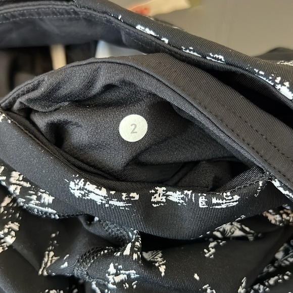 Lululemon Inspire Tight II in Graf Black White / Black size 2 - Picture 6 of 13